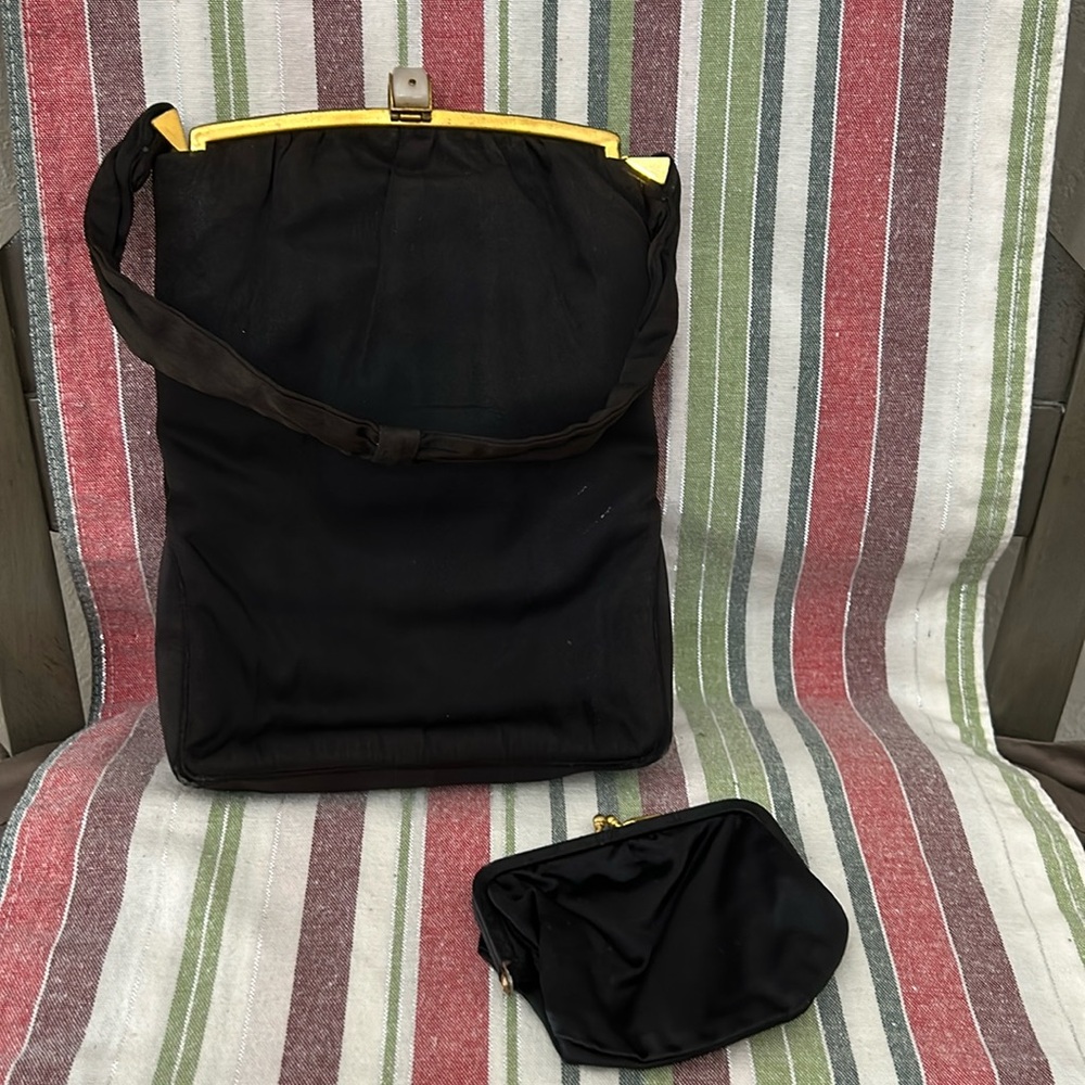 Beautiful black vintage purse, great condition, mother of pearl snap enclosure
